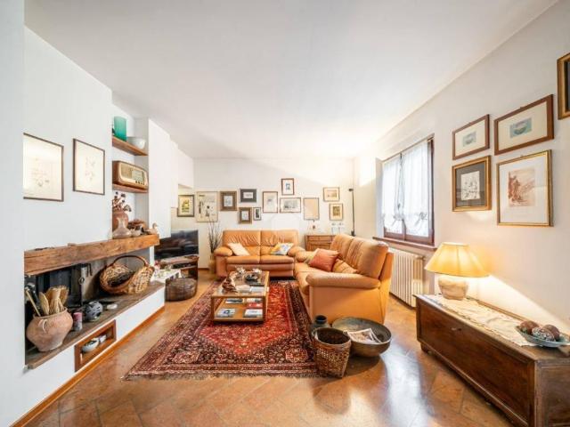 Villa Indipendente in vendita a Colline Matildiche, Re