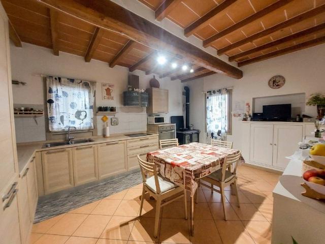 Villa Indipendente in vendita a Colline Matildiche, Re