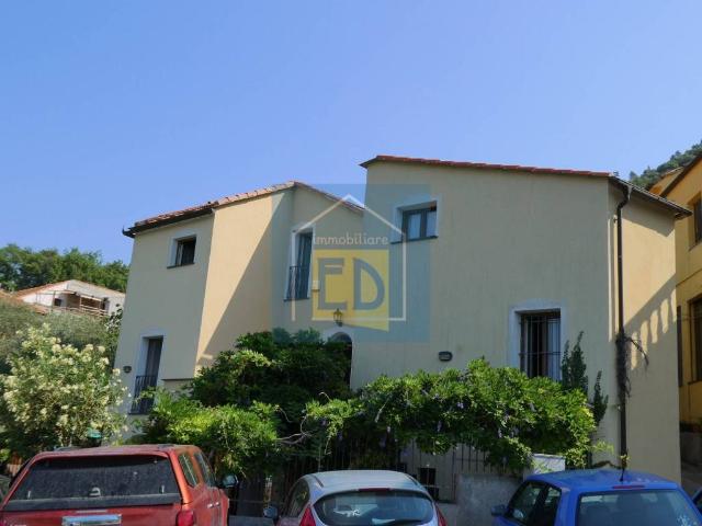 Villa Indipendente in vendita a Vezzi Portio, Liguria