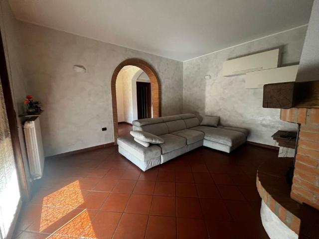 Villa Indipendente in vendita a Viadana, Lombardia