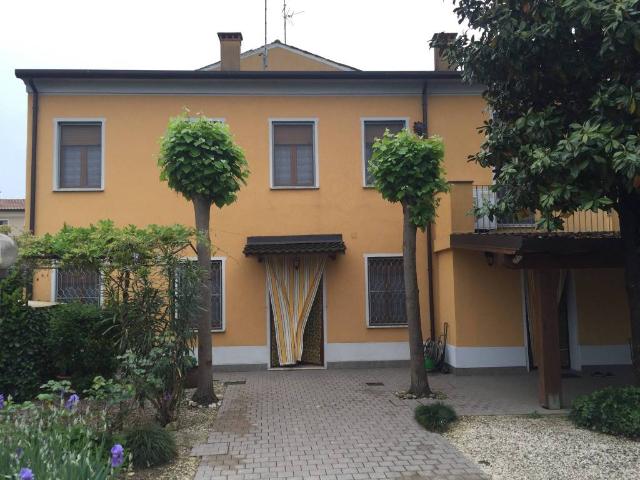 Villa Indipendente in vendita a Sabbioni, Viadana