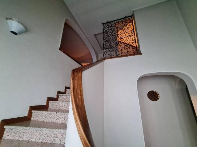 Villa Indipendente in vendita a Viadana, Lombardia