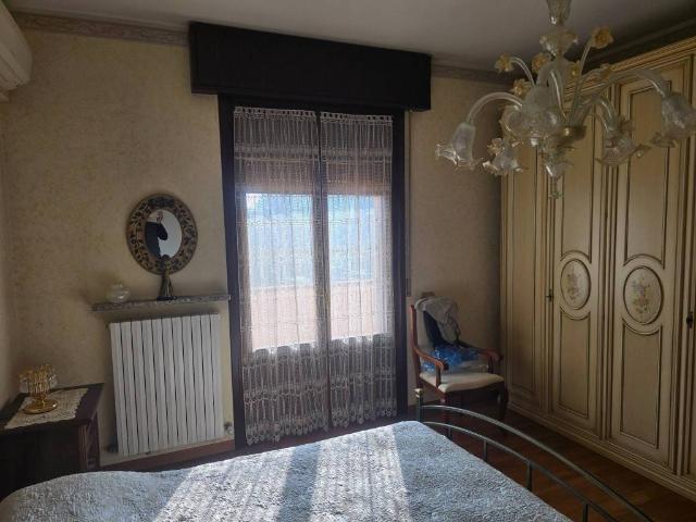 Villa Indipendente in vendita a Viadana, Lombardia