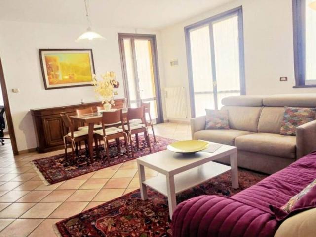 Villa Indipendente in vendita a Viadana, Mantova