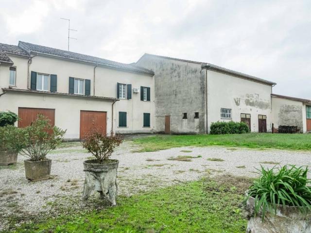 Villa Indipendente in vendita a Viadana, Lombardia