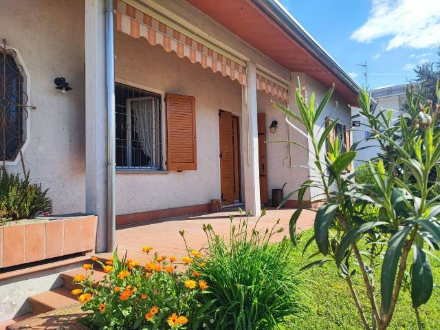 Villa Indipendente in vendita a Viadana, Lombardia