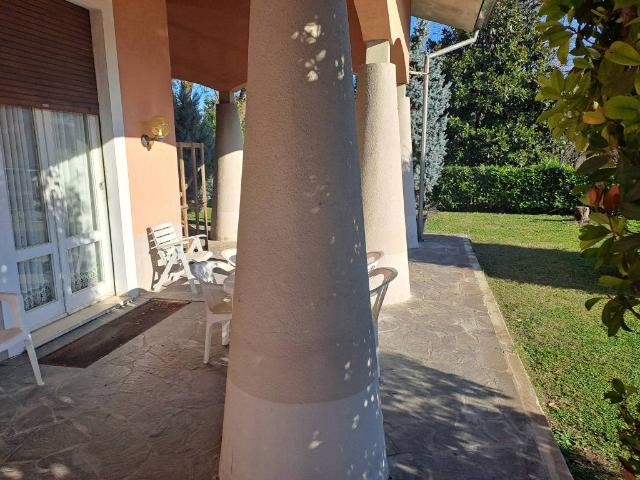 Villa Indipendente in vendita a Viadana, Lombardia