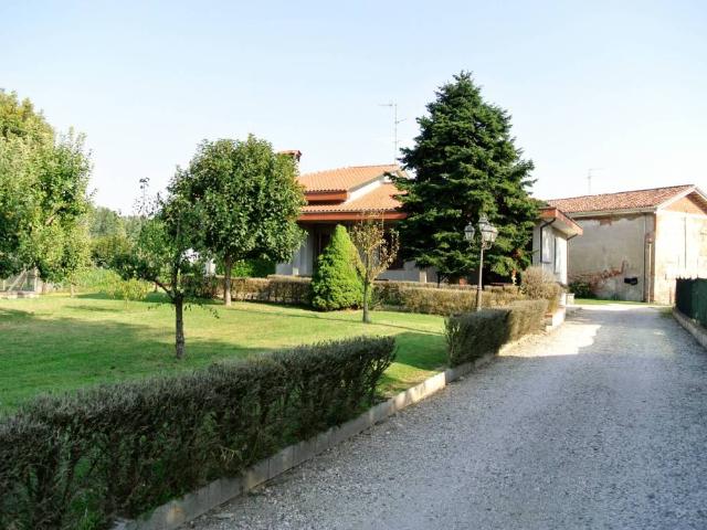 Villa Indipendente in vendita a Viadana, Lombardia