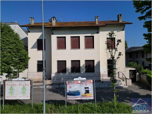 Villa Indipendente in vendita a Viadana, Lombardia