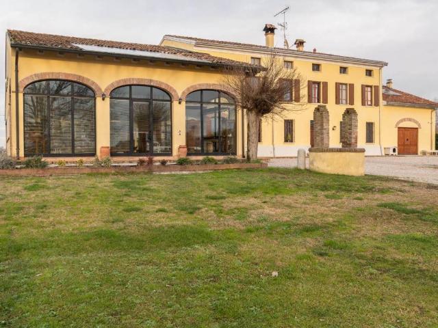 Villa Indipendente in vendita a Cavallara, Viadana
