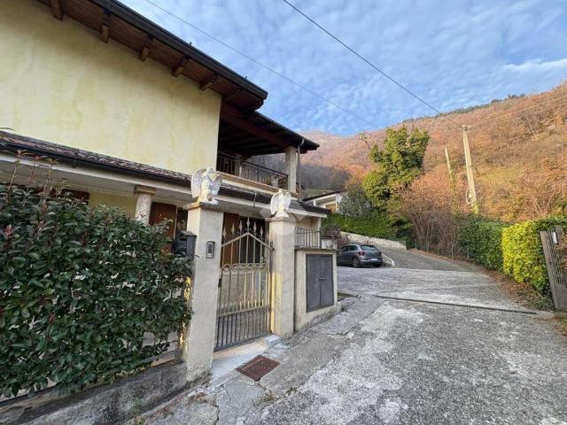 Villa Indipendente in vendita a Viadanica, Lombardia