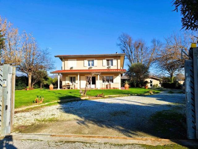 Villa Indipendente in vendita a Bicchio, Viareggio