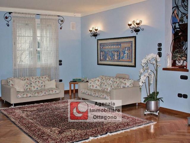 Villa Indipendente in vendita a Viareggio, Toscana