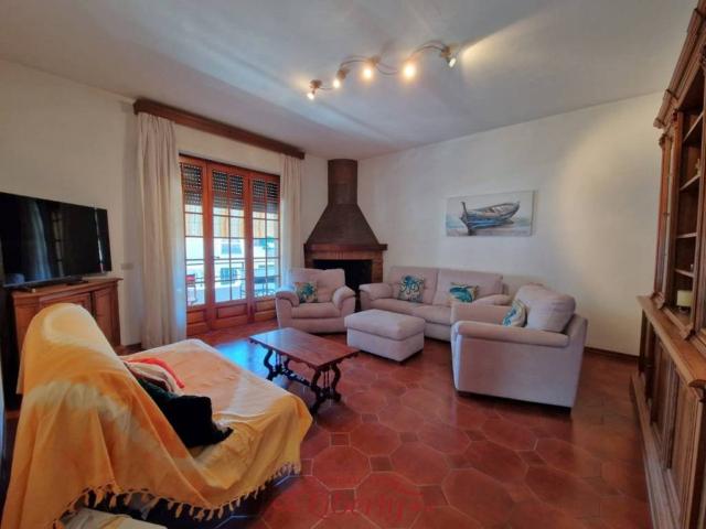 Villa Indipendente in vendita a Viareggio, Toscana