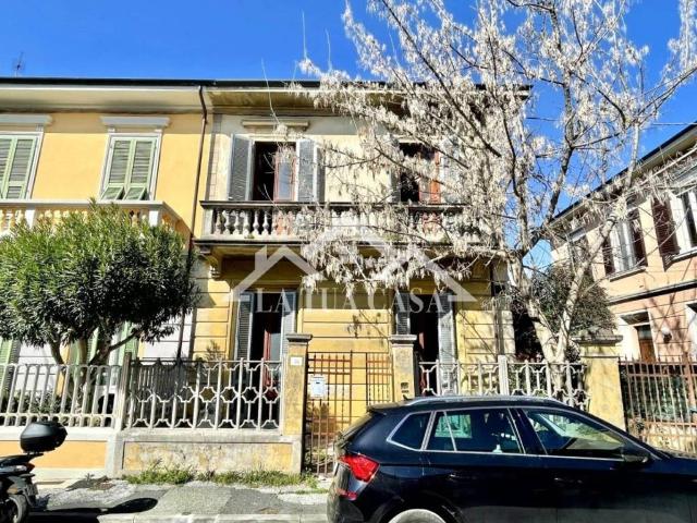 Villa Indipendente in vendita a Viareggio, Toscana