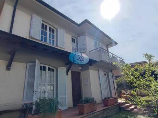 Villa Indipendente in vendita a Ex Campo d'Aviazione, Viareggio