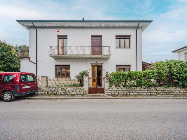 Villa Indipendente in vendita a Viareggio, Toscana