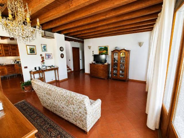 Villa Indipendente in vendita a Maddalene, Vicenza