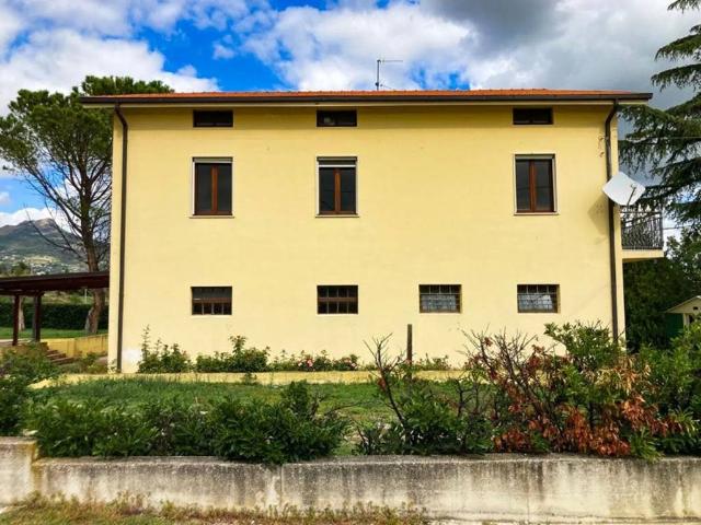 Villa Indipendente in vendita a Vicoli, Abruzzo