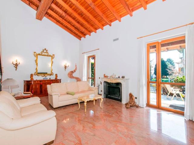 Villa Indipendente in vendita a Cascina Canali, Vidigulfo