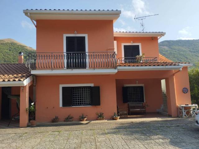Villa Indipendente in vendita a Vietri Di Potenza, Basilicata