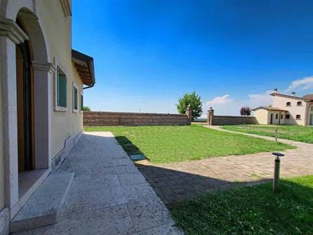 Villa Indipendente in vendita a Vigasio, Verona