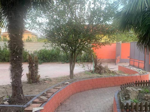 Villa Indipendente in vendita a Vigevano, Pavia