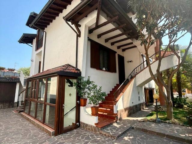 Villa Indipendente in vendita a Vigevano, Lombardia