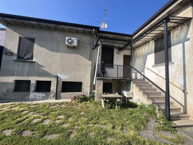 Villa Indipendente in vendita a Vigevano, Pavia