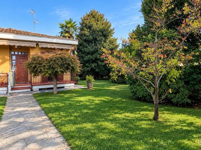 Villa Indipendente in vendita a Vigevano, Lombardia