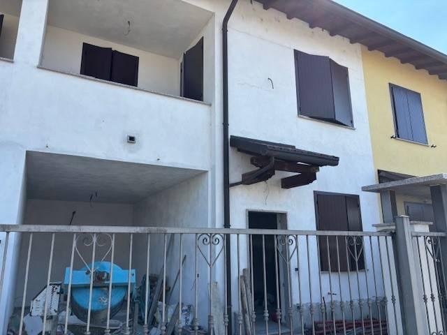 Villa Indipendente in vendita a Cascina Badalla, Vigevano