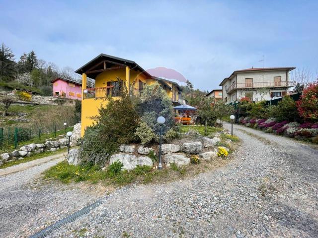Villa Indipendente in vendita a Comunità Montana del Piambello, Viggiù