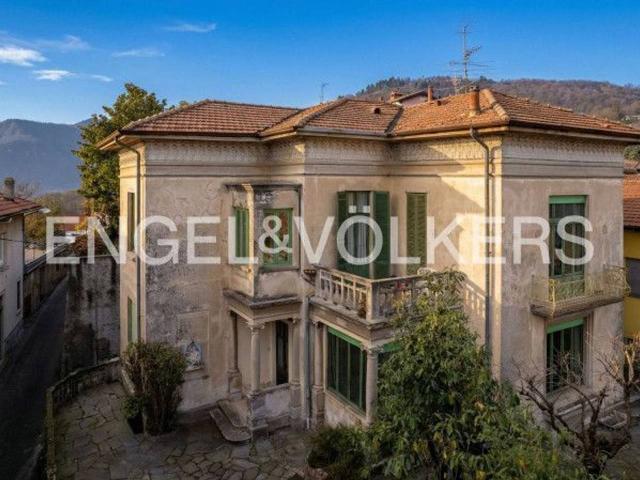 Villa Indipendente in vendita a Comunità Montana del Piambello, Viggiù