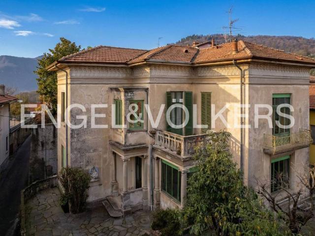 Villa Indipendente in vendita a Comunità Montana del Piambello, Viggiù