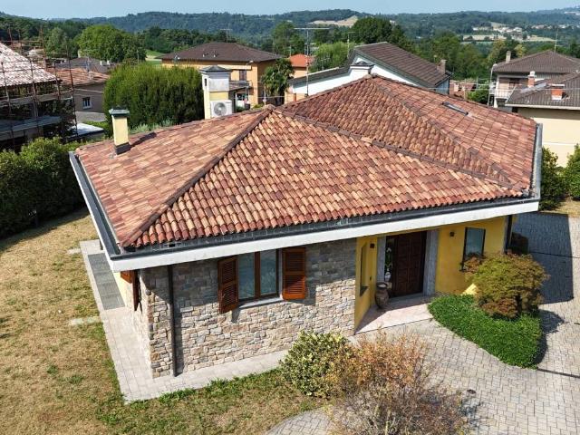 Villa Indipendente in vendita a Comunità Montana del Piambello, Viggiù