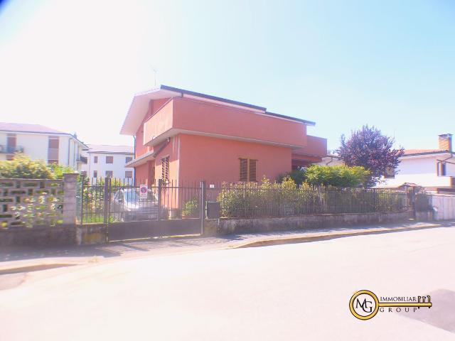Villa Indipendente in vendita a Vignate, Lombardia