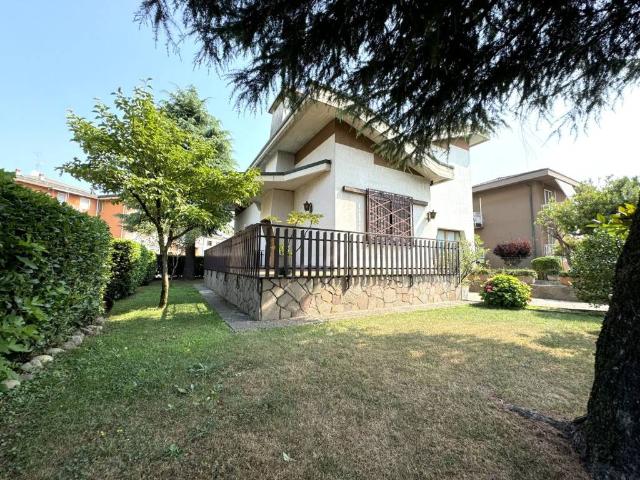 Villa Indipendente in vendita a Vignate, Lombardia