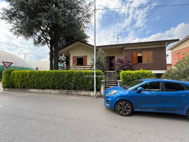Villa Indipendente in vendita a Unione di comuni Terre di Castelli, Vignola