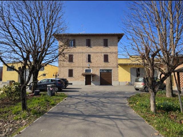 Villa Indipendente in vendita a Centro Storico, Modena