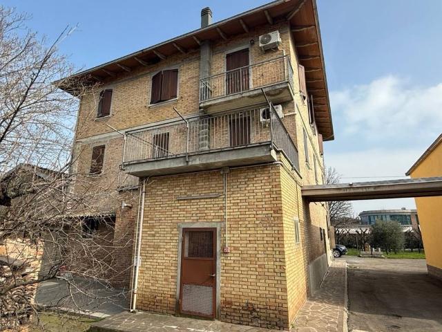 Villa Indipendente in vendita a Centro Storico, Modena