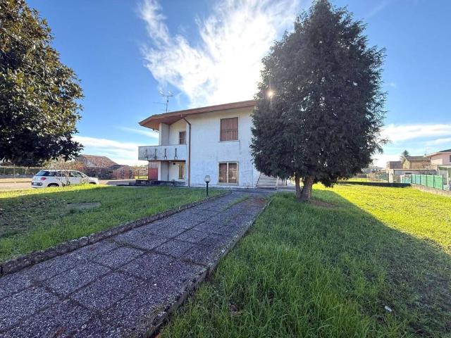 Villa Indipendente in vendita a Legnago, Veneto