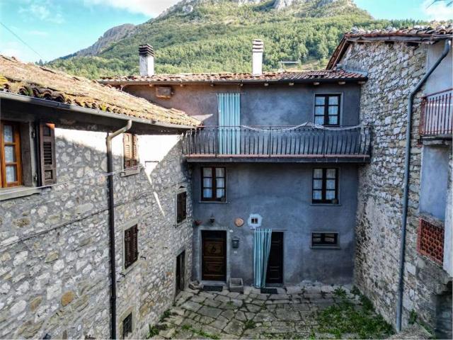 Villa Indipendente in vendita a Unione Comuni Garfagnana, Villa Collemandina