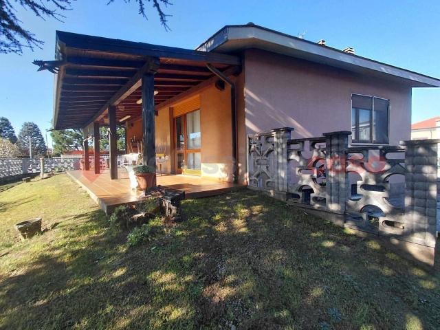 Villa Indipendente in vendita a Villa Cortese, Lombardia