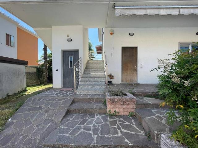 Villa Indipendente in vendita a Villa Cortese, Lombardia