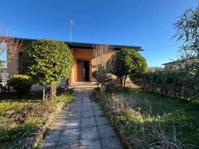 Villa Indipendente in vendita a Busto Garolfo, Lombardia