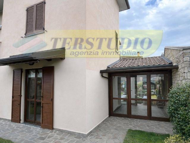 Villa Indipendente in vendita a Monte Cucco, Villa D'adda