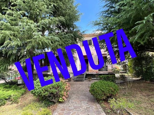 Villa Indipendente in vendita a Monte Cucco, Villa D'adda