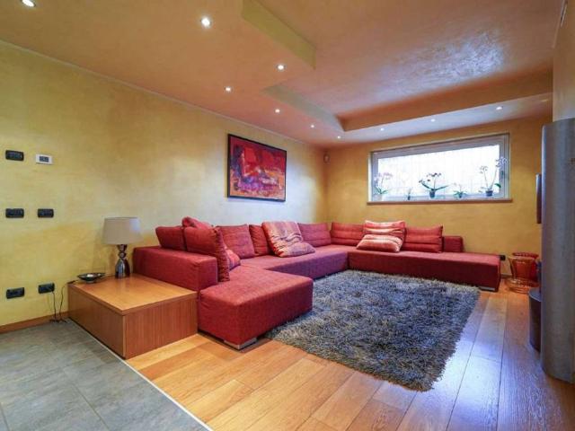 Villa Indipendente in vendita a Villa D'adda, Lombardia