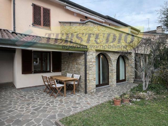Villa Indipendente in vendita a Monte Cucco, Villa D'adda