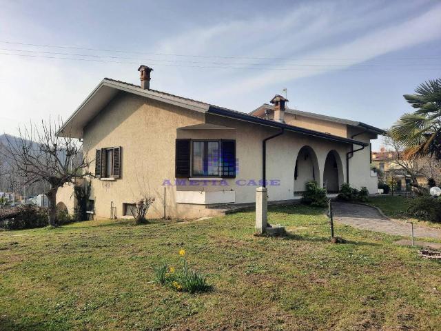 Villa Indipendente in vendita a Villa D'adda, Lombardia